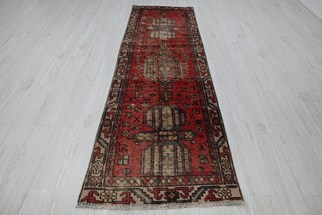 red Runner rug 2' 10" x 9' 1"