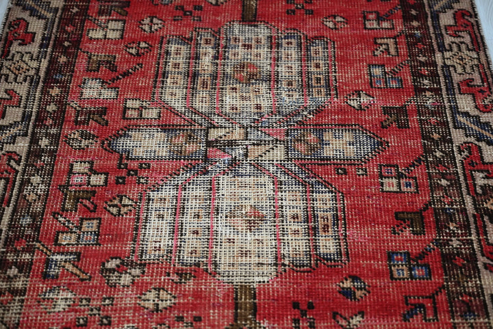red Runner rug 2' 10" x 9' 1"