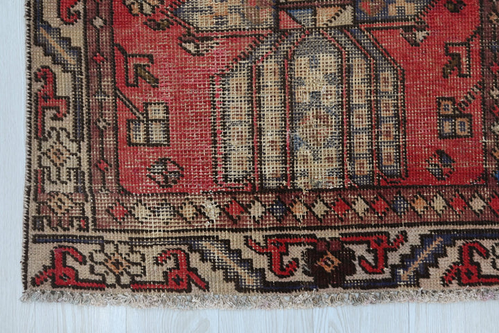 red Runner rug 2' 10" x 9' 1"