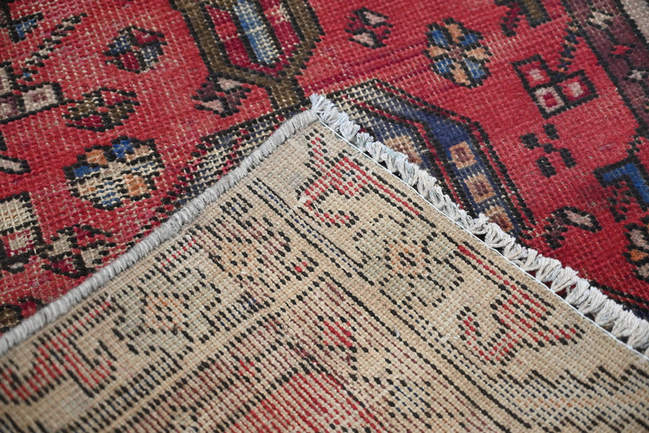 red Runner rug 2' 10" x 9' 1"