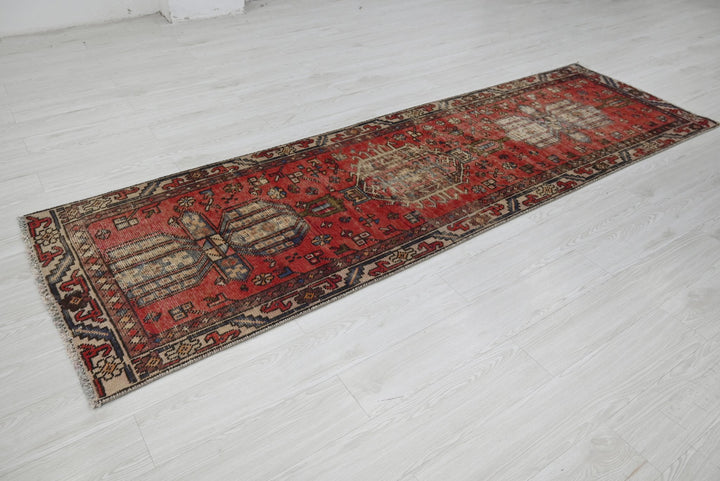 red Runner rug 2' 10" x 9' 1"