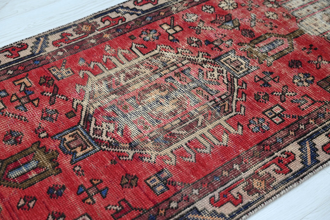 red Runner rug 2' 10" x 9' 1"