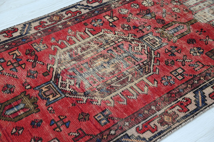 red Runner rug 2' 10" x 9' 1"