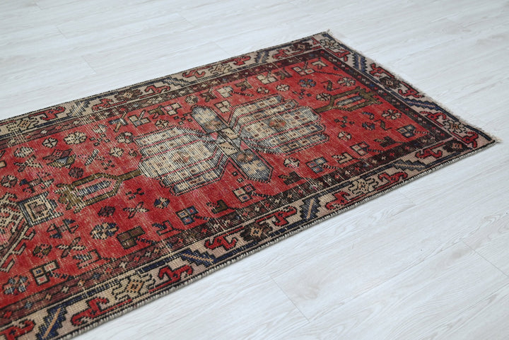 red Runner rug 2' 10" x 9' 1"