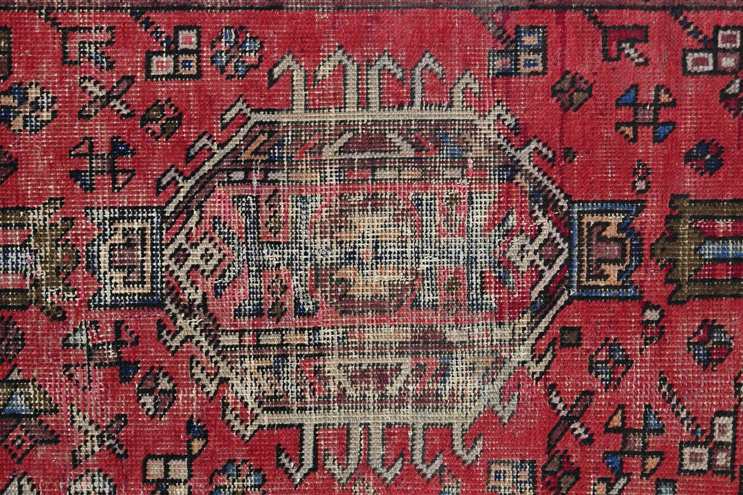 red Runner rug 2' 10" x 9' 1"