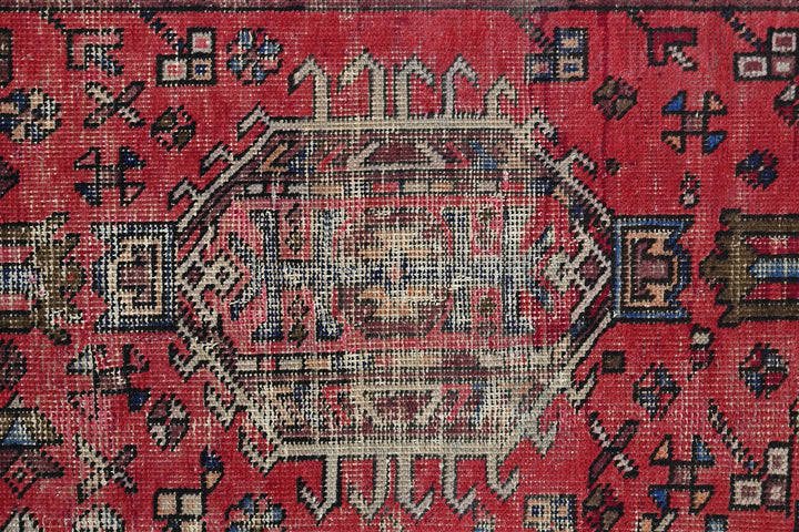 red Runner rug 2' 10" x 9' 1"