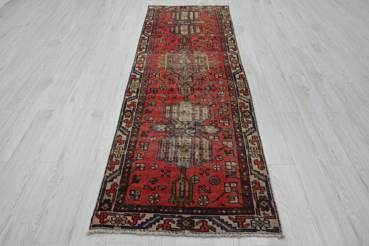 red Runner rug 2' 10" x 9' 1"