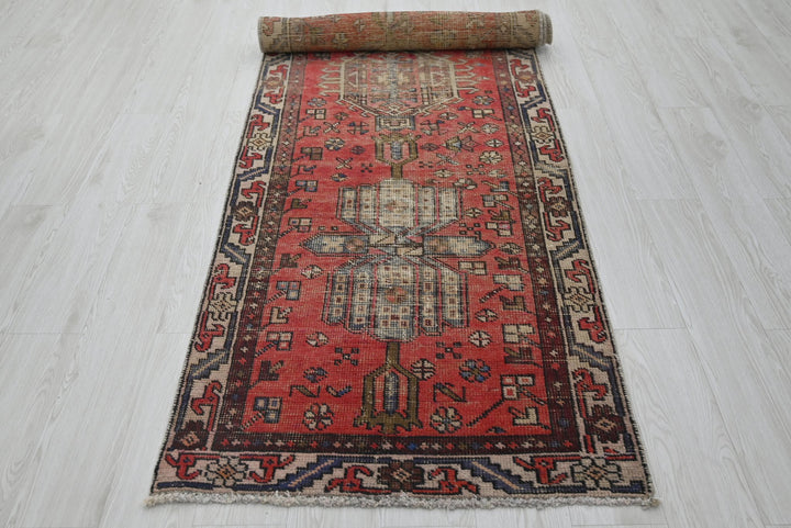 red Runner rug 2' 10" x 9' 1"