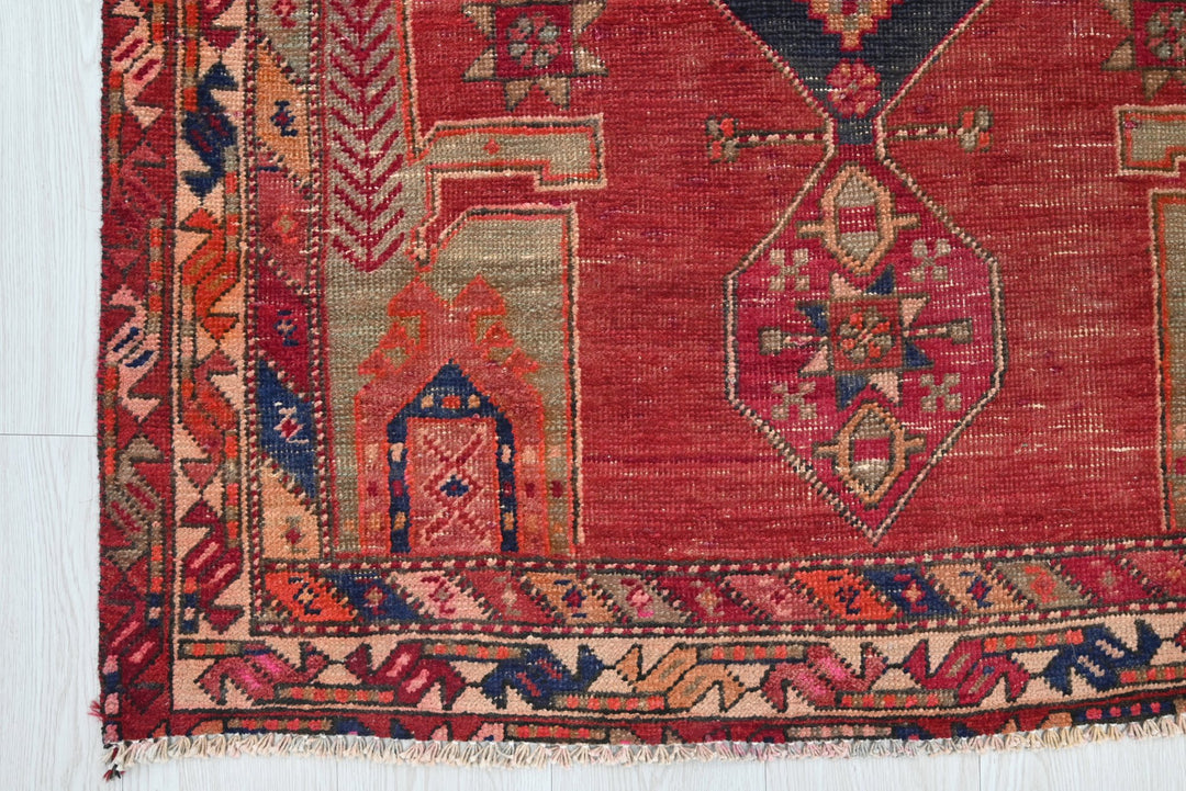red Runner rug 3' 8" x 9' 11"