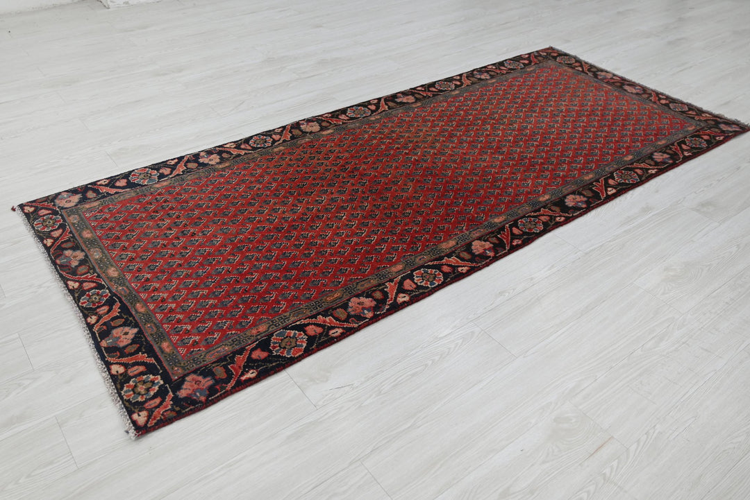 red Runner rug 3' 5" x 7' 10"