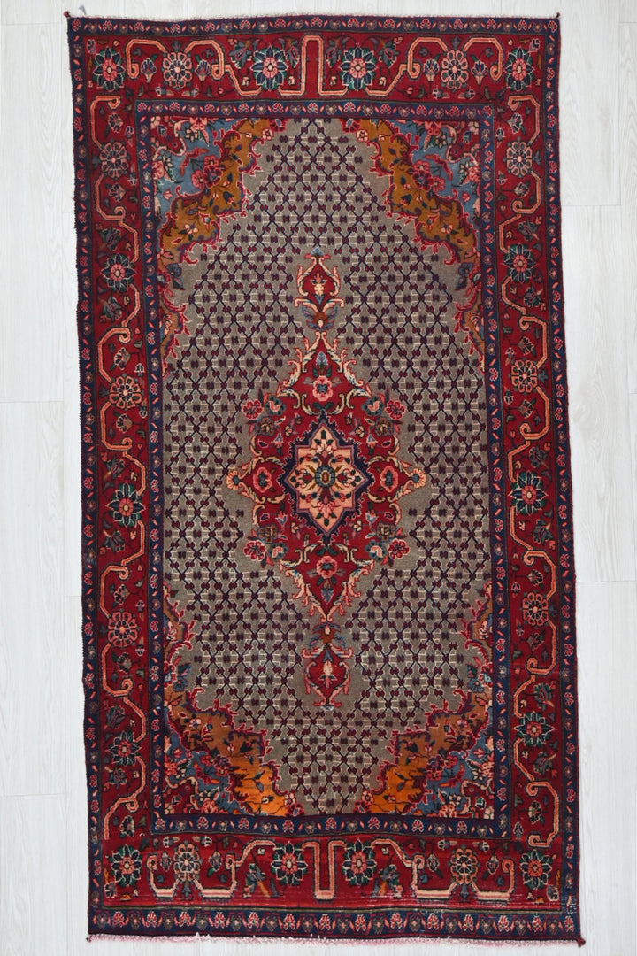 gray Medium rug 3' 10" x 7' 0"