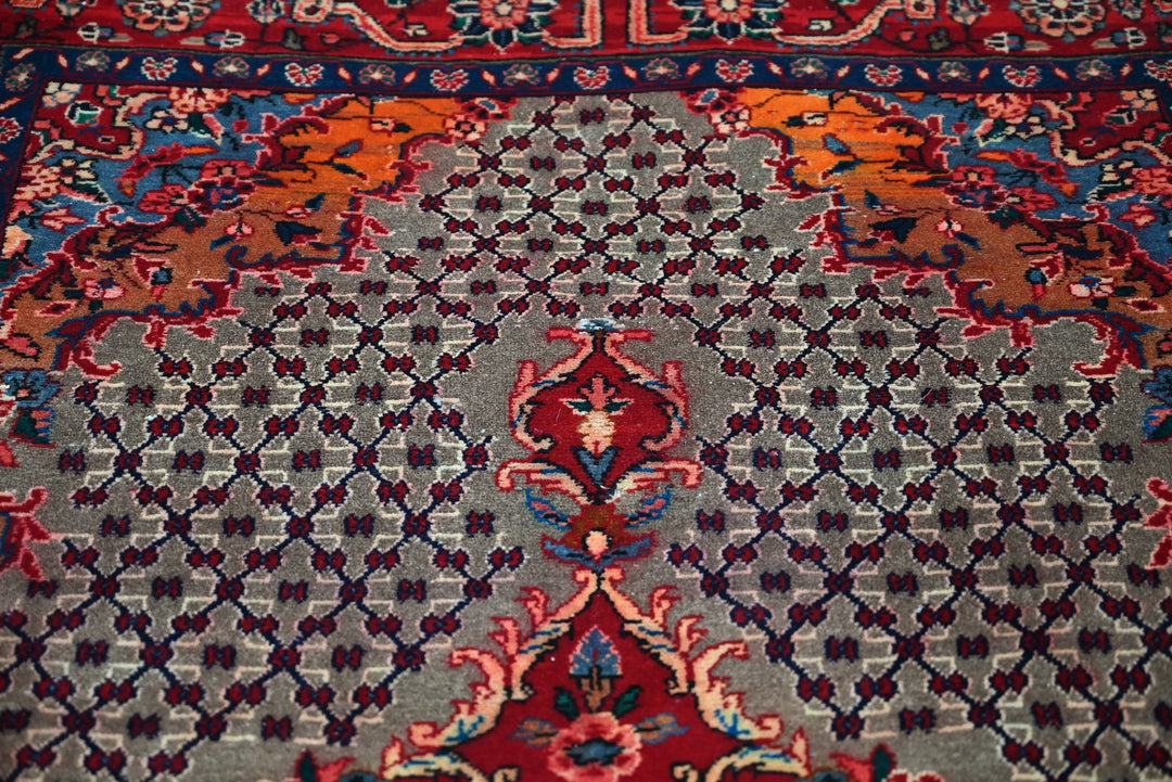 gray Medium rug 3' 10" x 7' 0"
