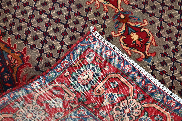 gray Medium rug 3' 10" x 7' 0"
