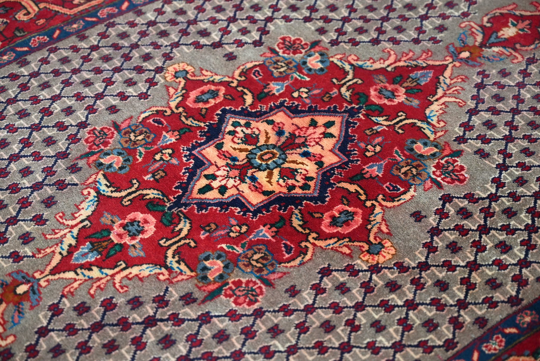 gray Medium rug 3' 10" x 7' 0"