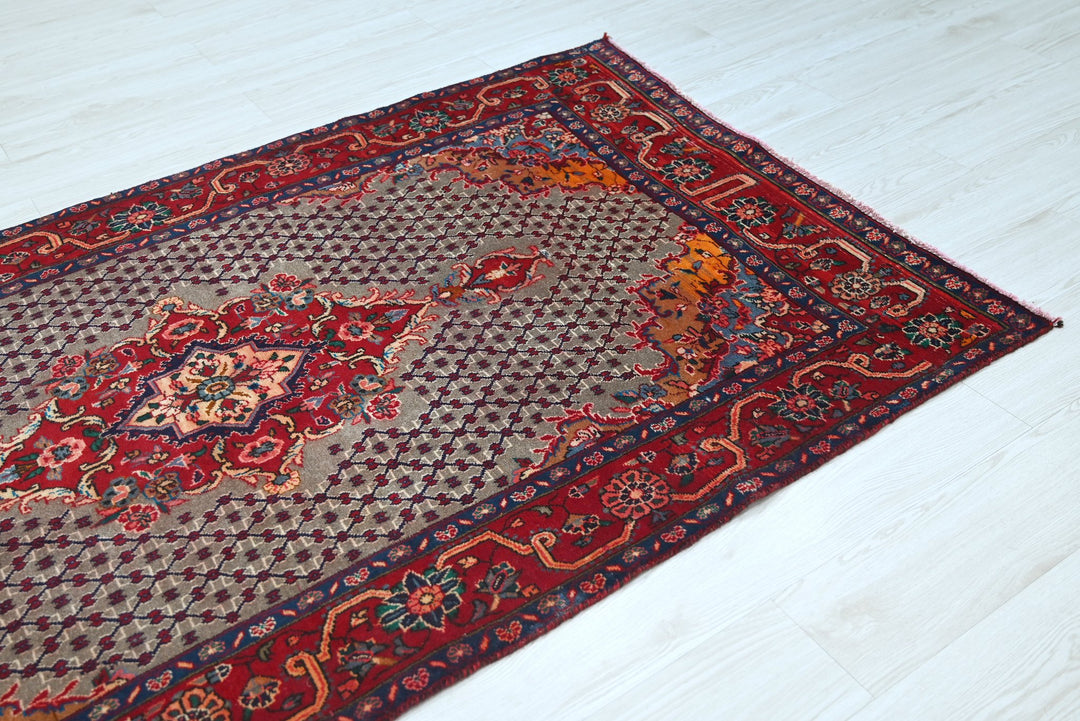 gray Medium rug 3' 10" x 7' 0"