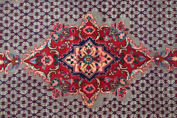 gray Medium rug 3' 10" x 7' 0"
