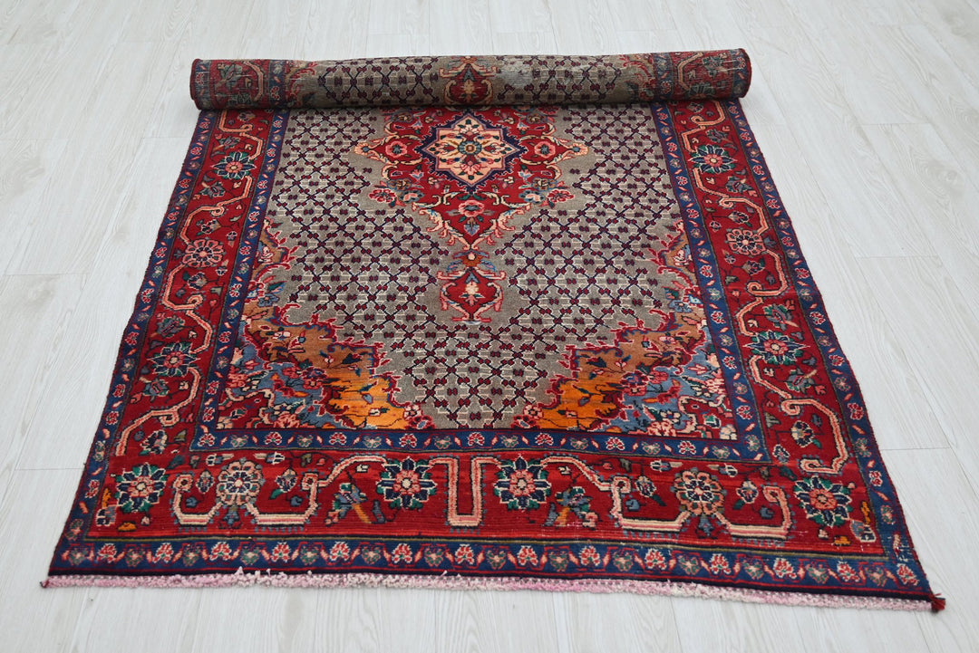 gray Medium rug 3' 10" x 7' 0"