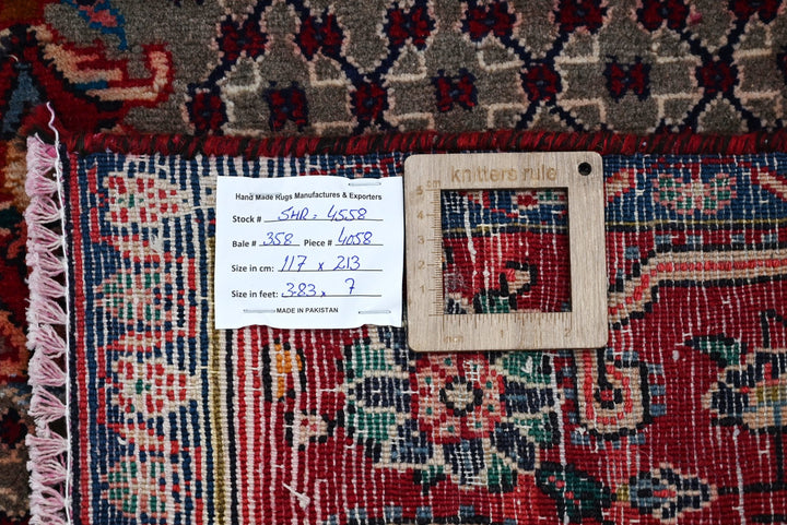 gray Medium rug 3' 10" x 7' 0"