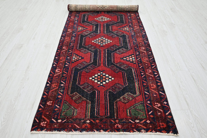 red Runner rug 3' 5" x 9' 10"
