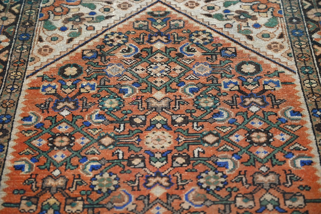 orange Accent rug 3' 0" x 6' 1"