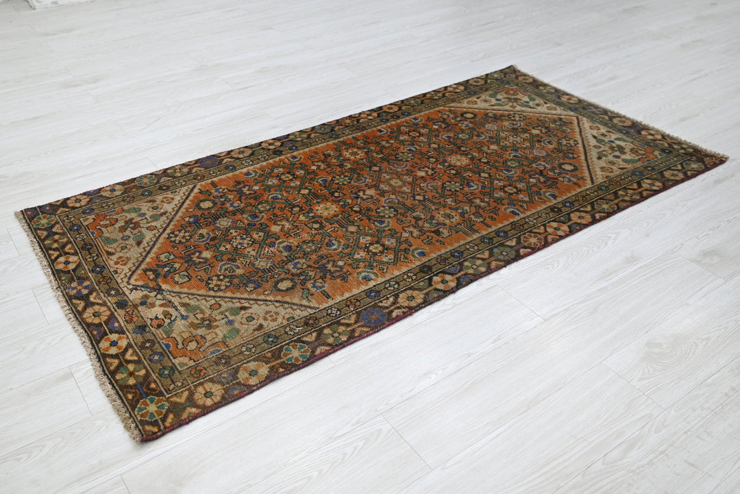 orange Accent rug 3' 0" x 6' 1"