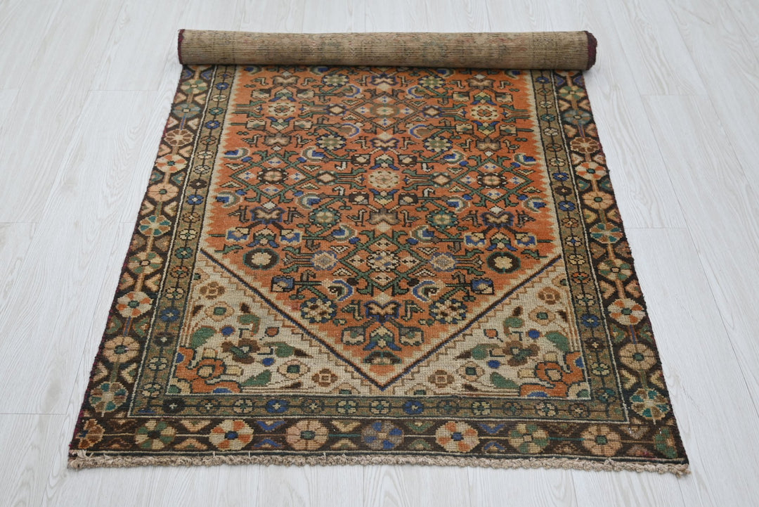 orange Accent rug 3' 0" x 6' 1"