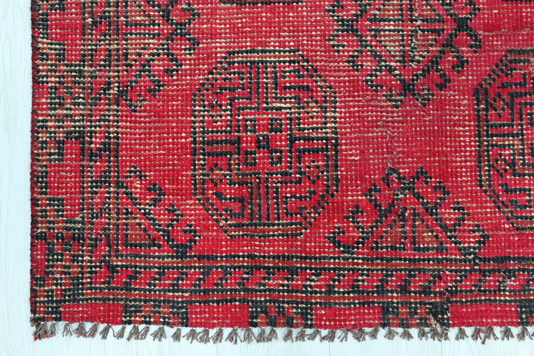 red Runner rug 3' 5" x 9' 8"