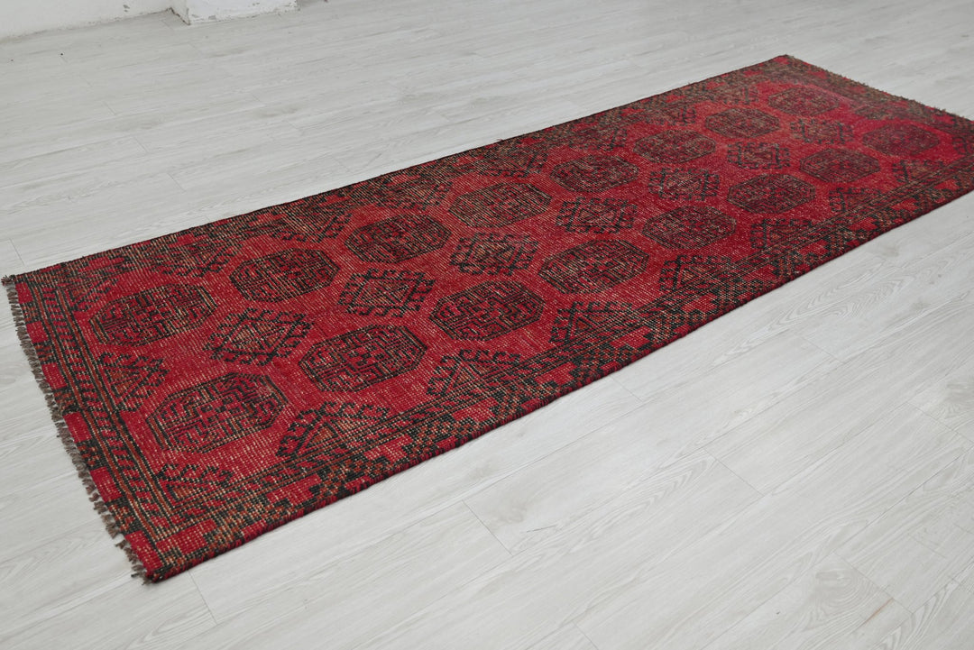 red Runner rug 3' 5" x 9' 8"