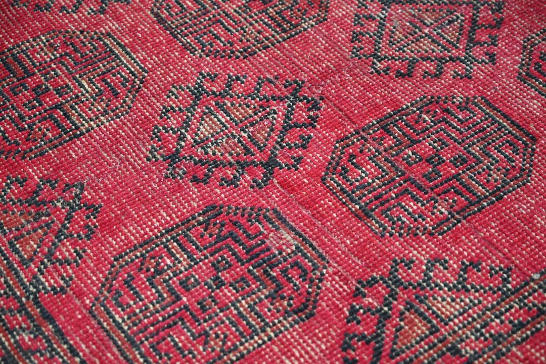 red Runner rug 3' 5" x 9' 8"