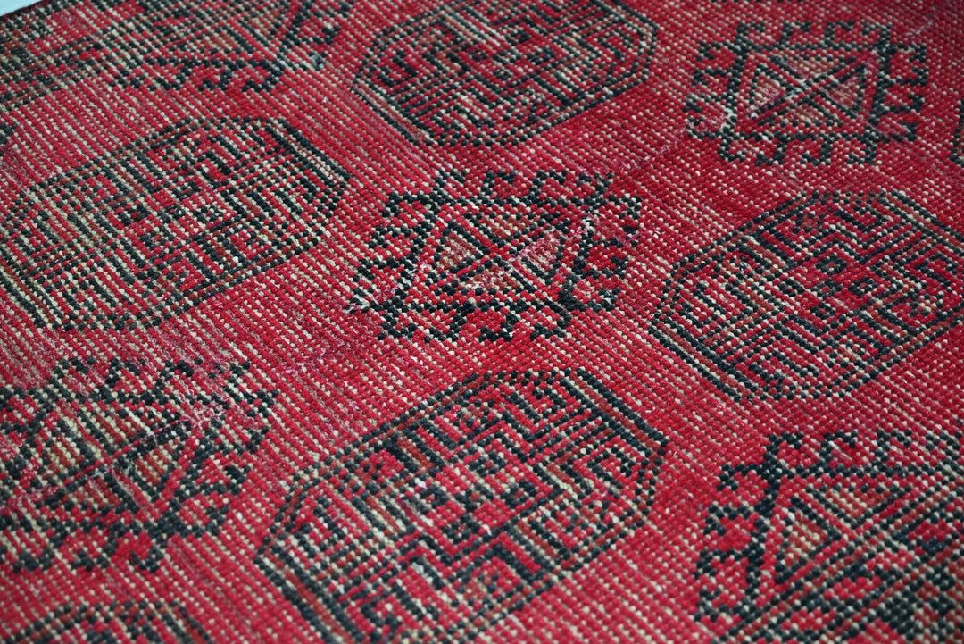 red Runner rug 3' 5" x 9' 8"