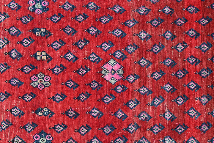 red Accent rug 3' 9" x 5' 0"