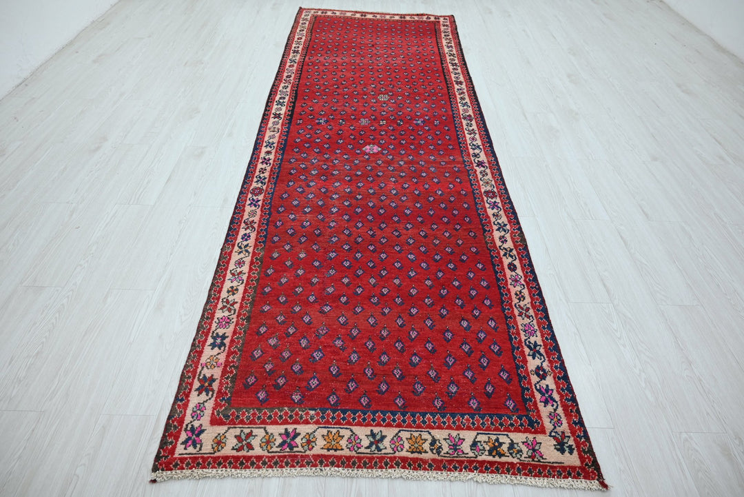 red Accent rug 3' 9" x 5' 0"
