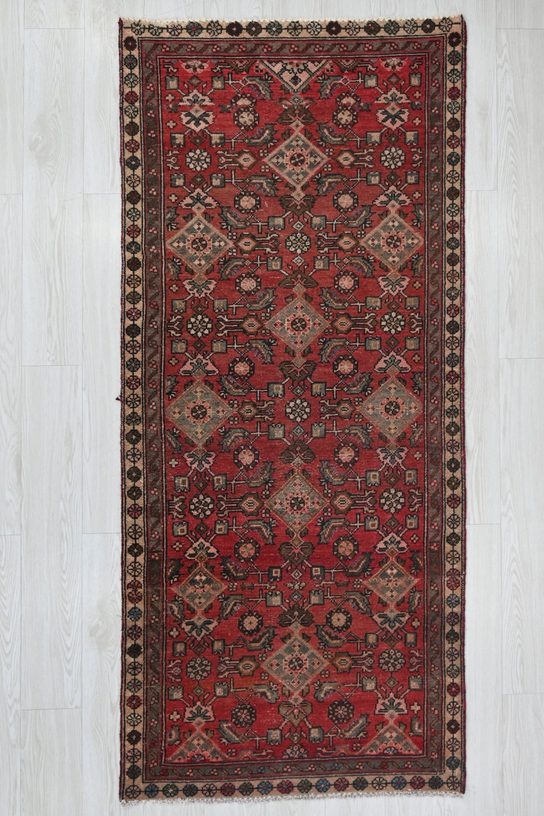 red Medium rug 2' 11" x 6' 11"