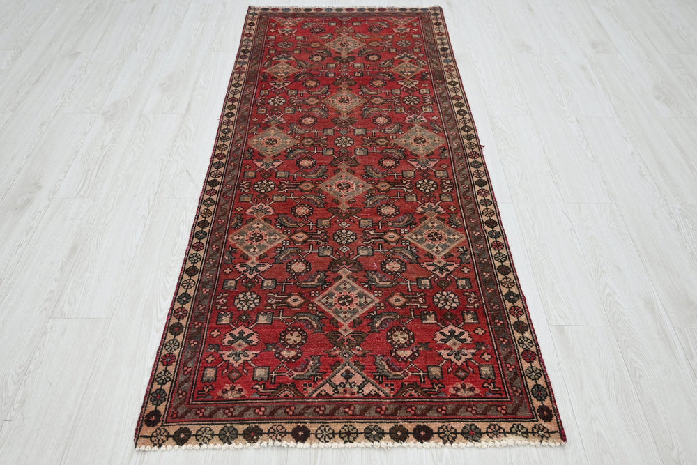 red Medium rug 2' 11" x 6' 11"