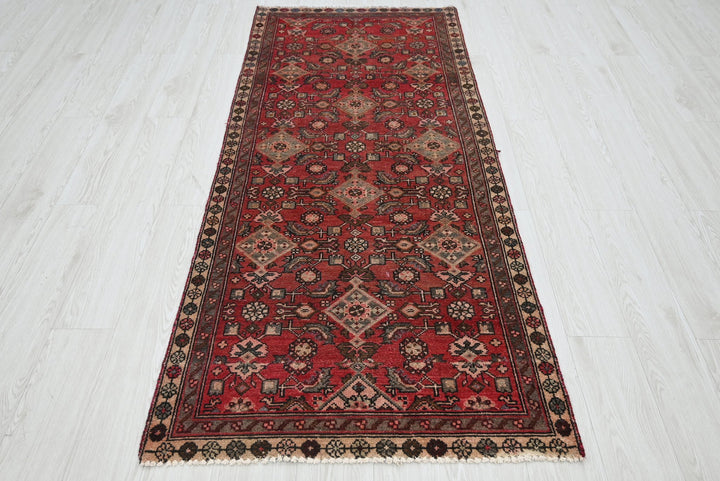 red Medium rug 2' 11" x 6' 11"