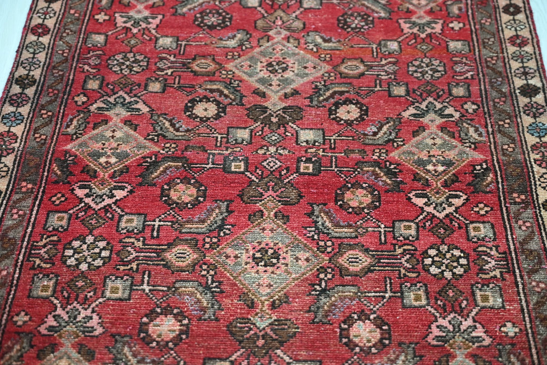 red Medium rug 2' 11" x 6' 11"