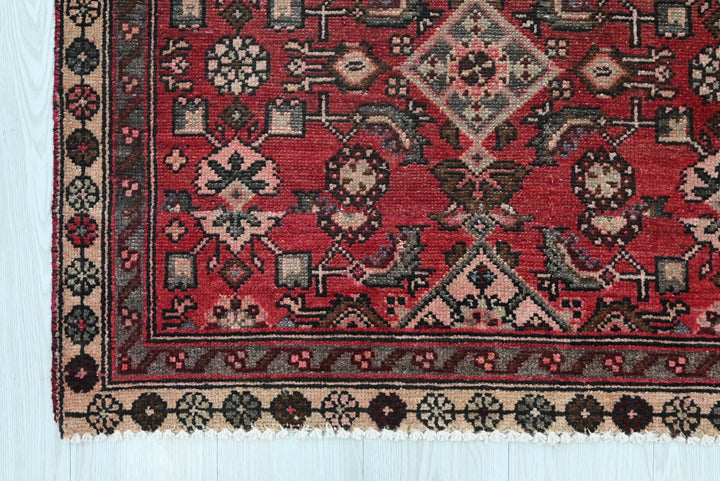 red Medium rug 2' 11" x 6' 11"