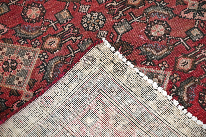 red Medium rug 2' 11" x 6' 11"