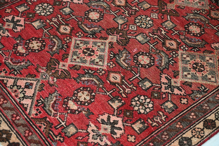 red Medium rug 2' 11" x 6' 11"