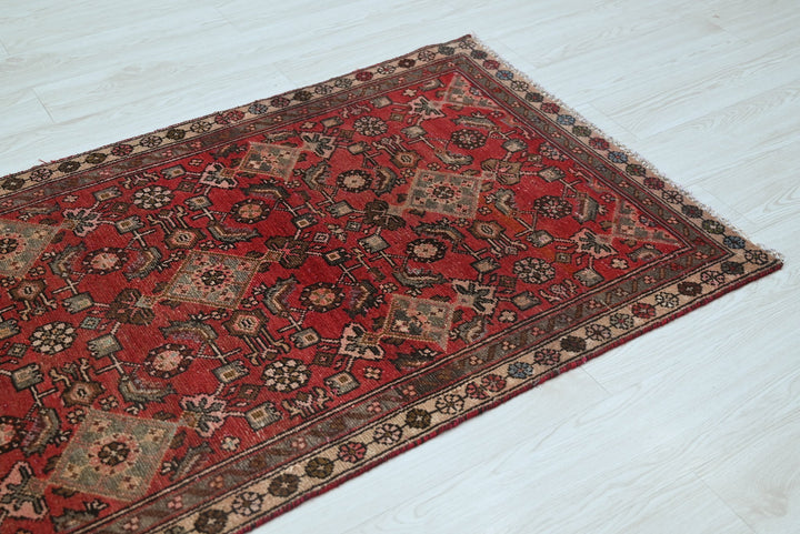 red Medium rug 2' 11" x 6' 11"