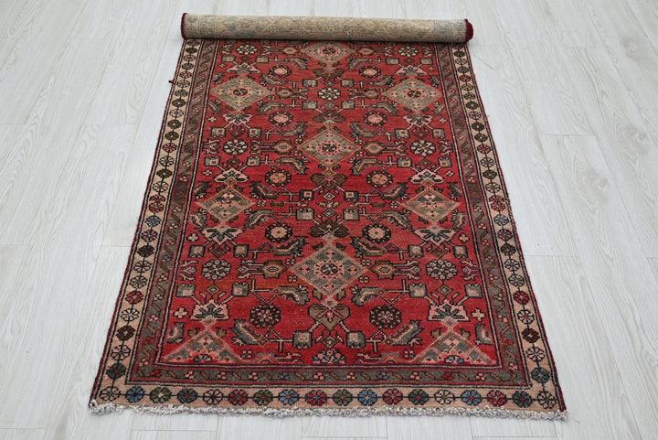 red Medium rug 2' 11" x 6' 11"