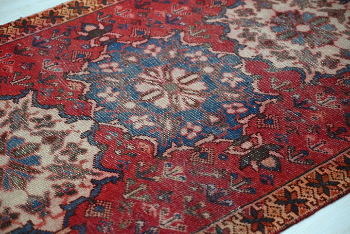 red Runner rug 3' 3" x 9' 4"