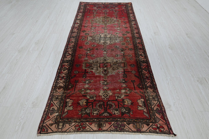red Runner rug 3' 6" x 9' 6"