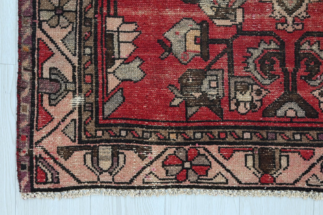 red Runner rug 3' 6" x 9' 6"