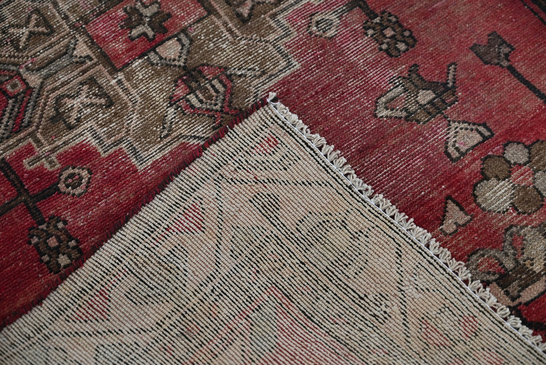 red Runner rug 3' 6" x 9' 6"