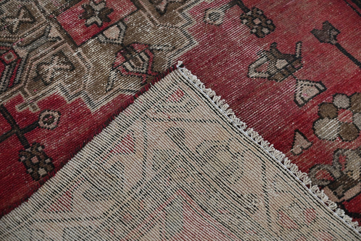red Runner rug 3' 6" x 9' 6"