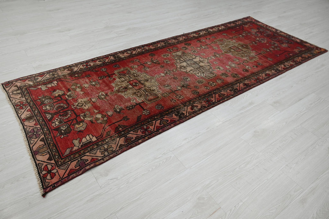 red Runner rug 3' 6" x 9' 6"