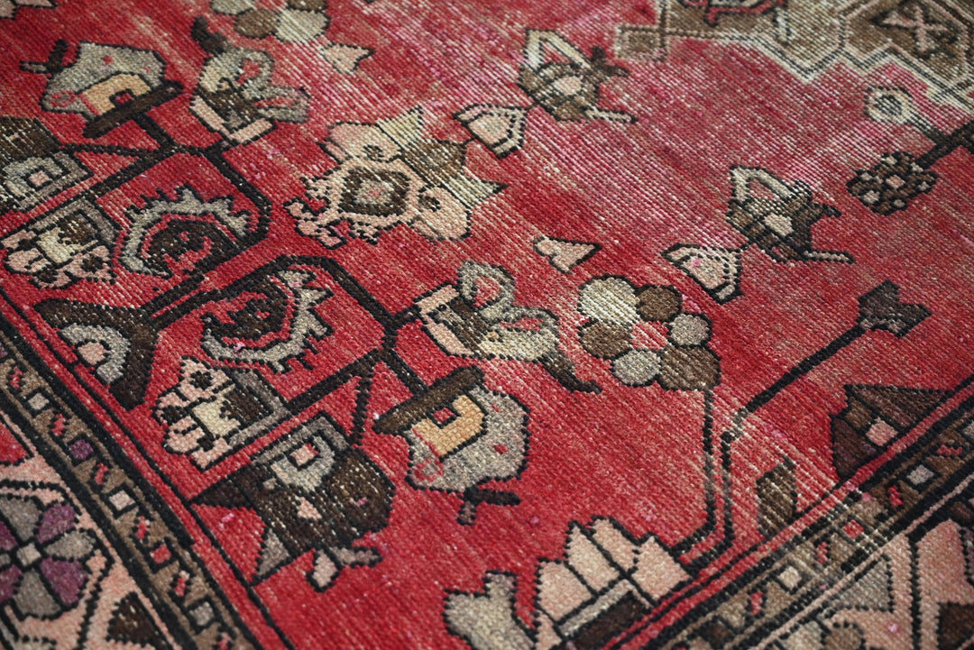 red Runner rug 3' 6" x 9' 6"