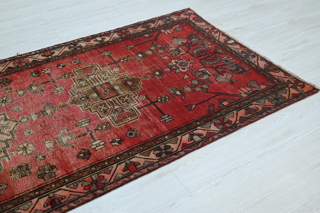 red Runner rug 3' 6" x 9' 6"