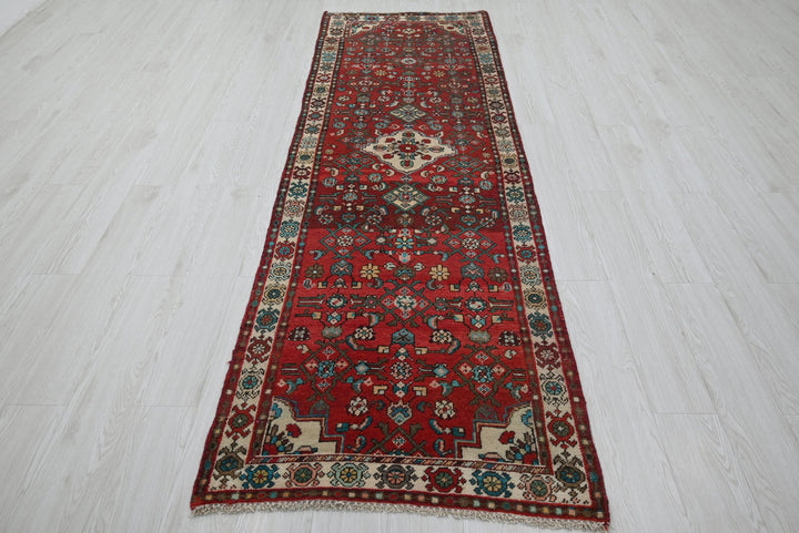 red Runner rug 2' 10" x 9' 1"